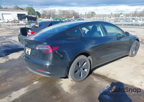2022 Tesla Model 3 Rear-Wheel Drive z USA, uszkodzony, nr VIN 5YJ3E1EA7NF353317